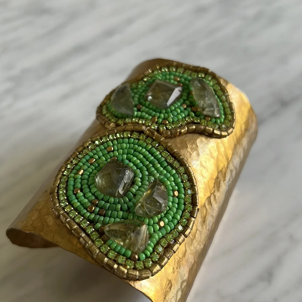 De Petra Hammered Gold Green Stone Cuff - Picture 1 of 5